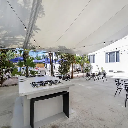 Tropics Hotel Miami Beach-3